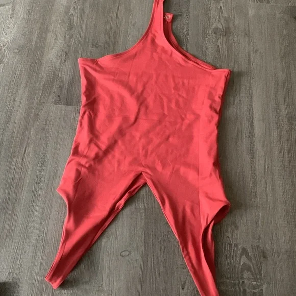 NWOT Reoria red women’s bodysuit tank size small - Picture 4 of 4